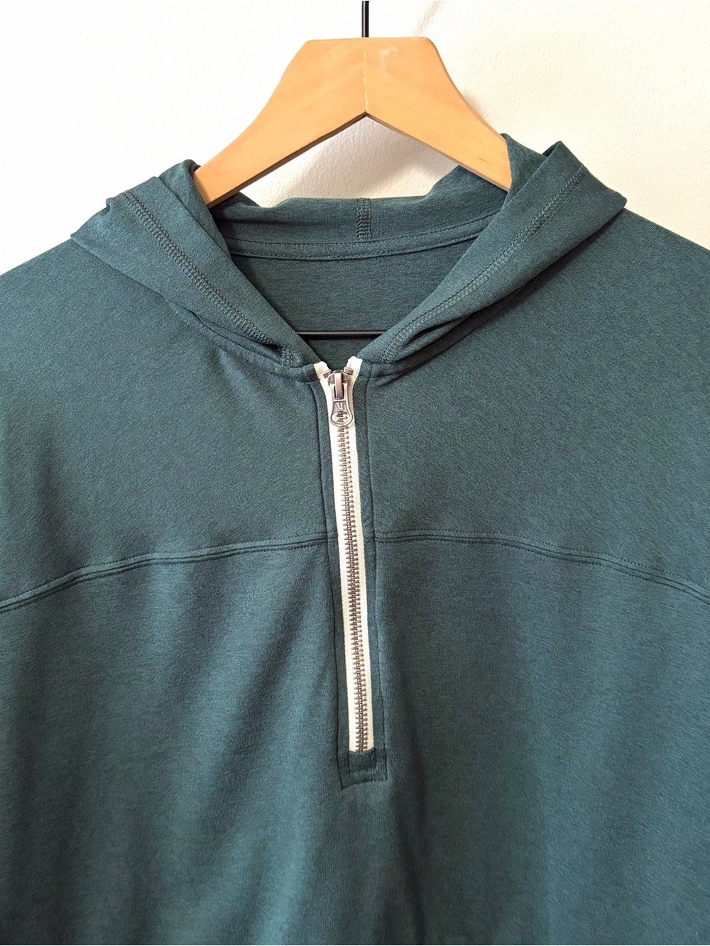 Vuori Halo Half Zip Cropped Hoodie Grove Heather Green - Picture 5 of 10